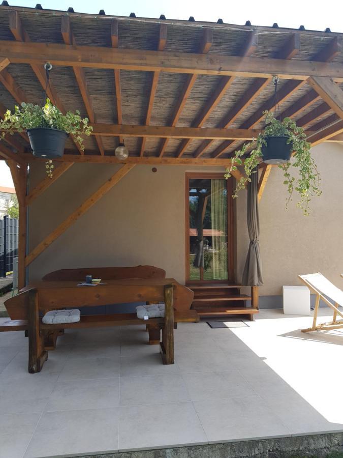 Guest House Flora Pazin Esterno foto