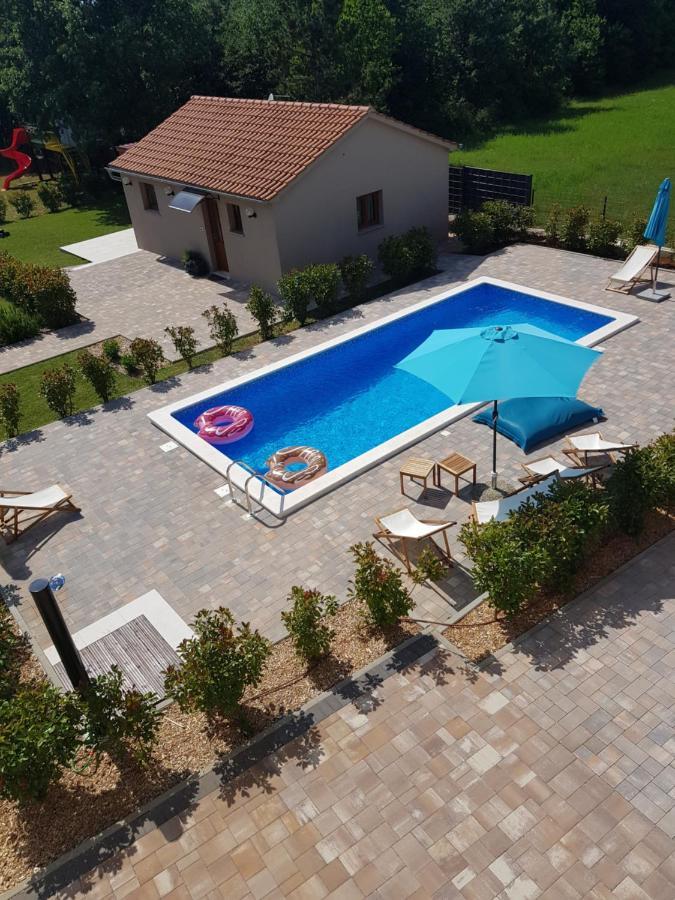 Guest House Flora Pazin Esterno foto