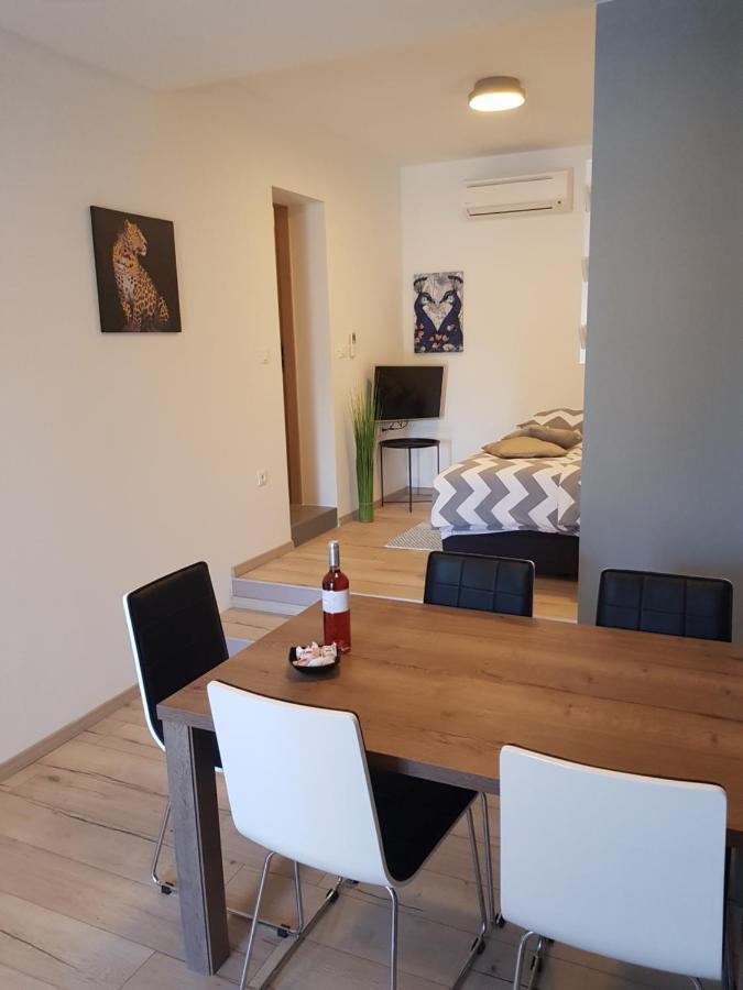 Guest House Flora Pazin Esterno foto