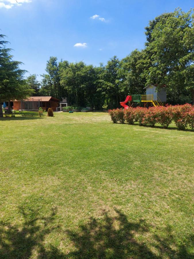 Guest House Flora Pazin Esterno foto