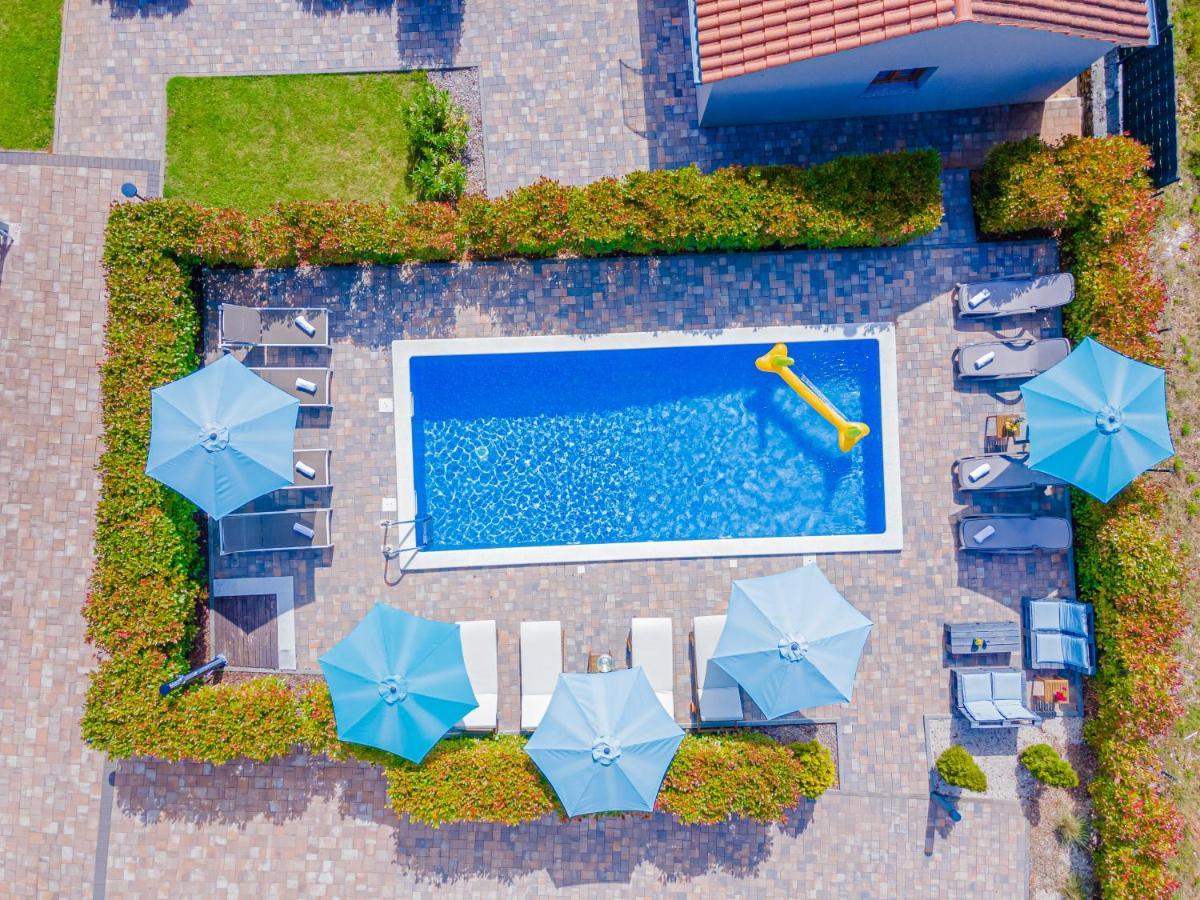 Guest House Flora Pazin Esterno foto