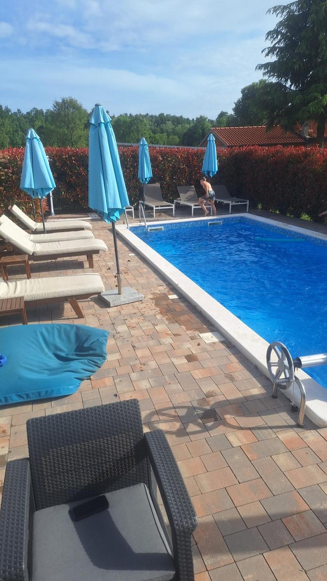 Guest House Flora Pazin Esterno foto