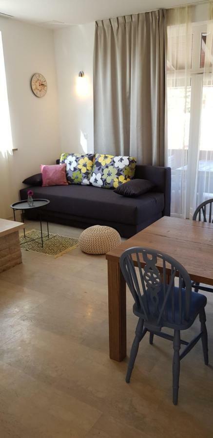 Guest House Flora Pazin Esterno foto